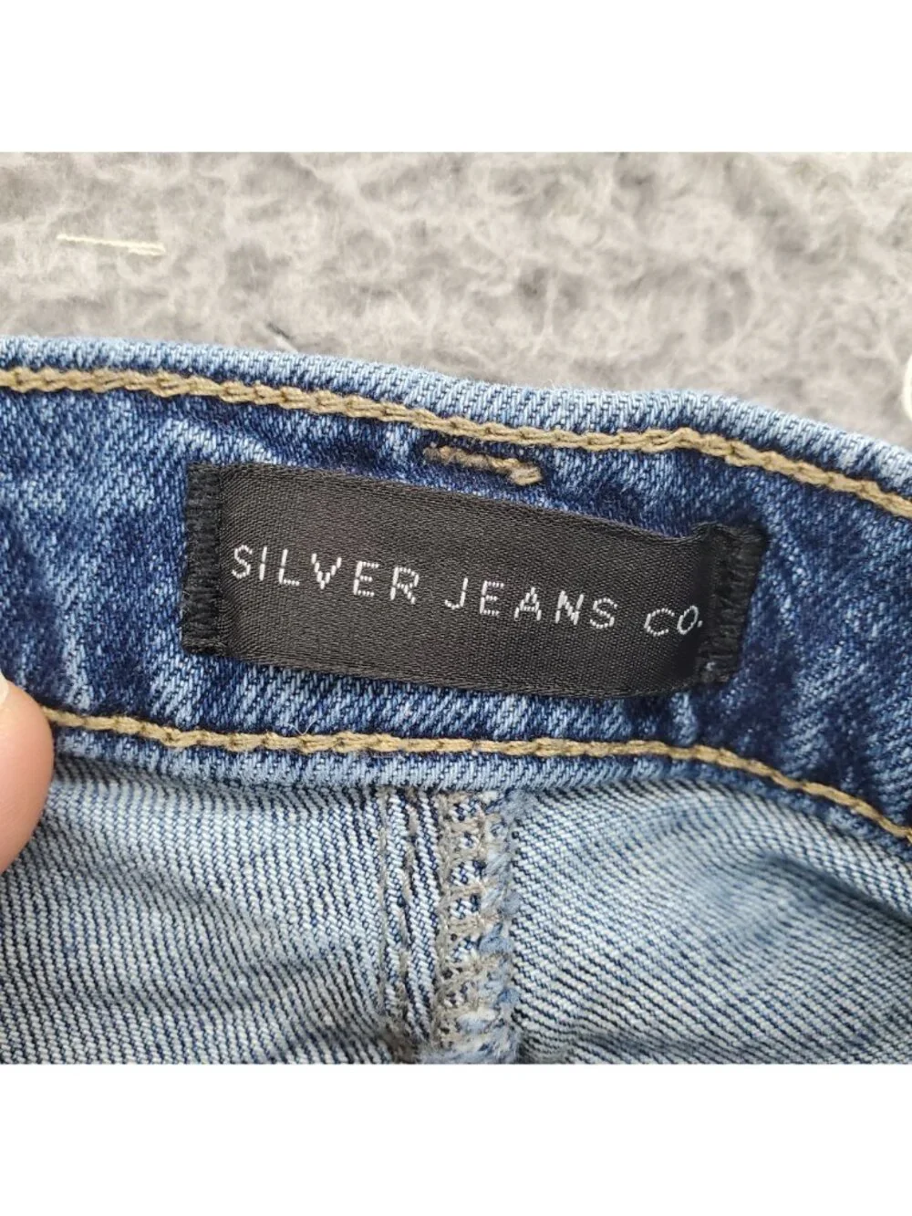 Silver Jeans Shorts Womens Size 14 Blue Stretch Denim Boyfriend Fit Cutoff *Read